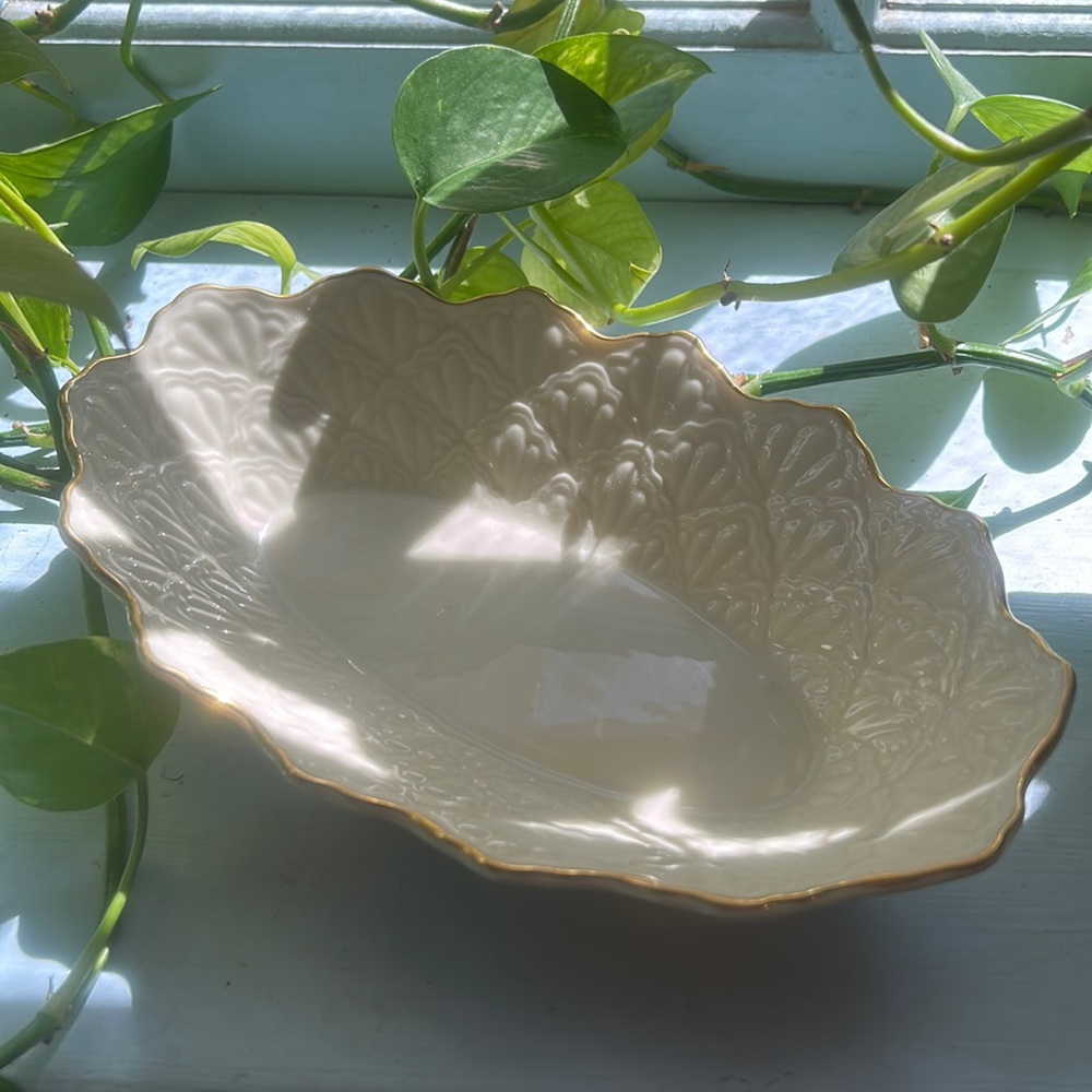 Lenox - Jacquard - small dish scalloped embossed gold rim